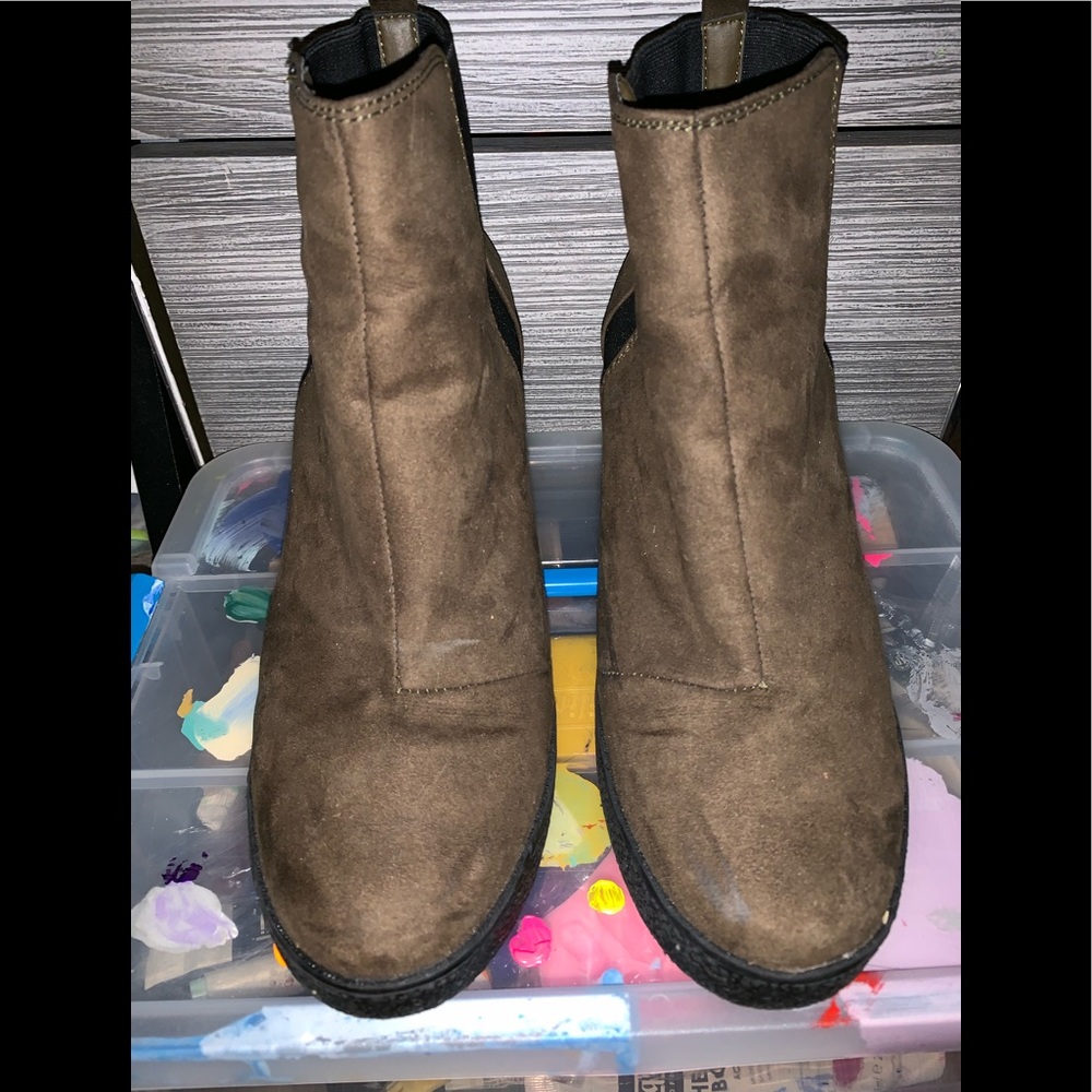 Olive green ankle boots : wide